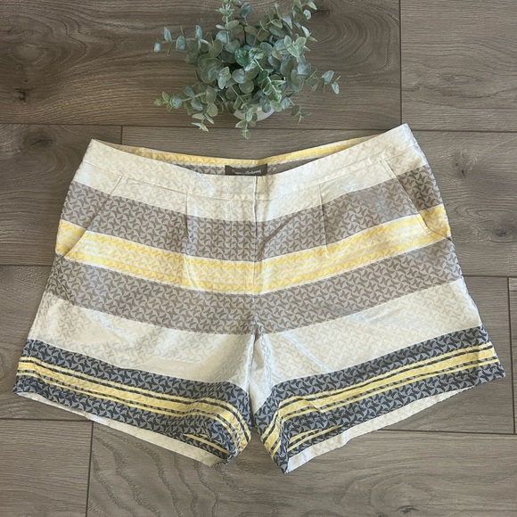 NWT Tommy Bahama Women's Shorts 100% Silk Size 10 - Picture 1 of 6